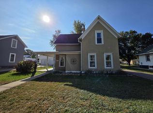 212 6th St SW, Le Mars, IA 51031
