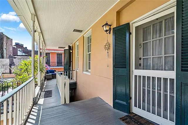 1 bed, 1.0 bath, 1000 sqft, $2,000 — Photo 2