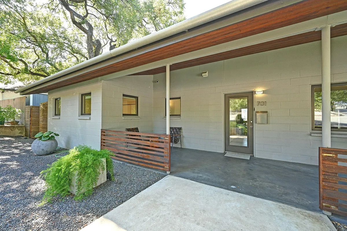 Building Photo - 701 Brownlee Cir