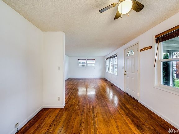 3rd image of 931 E St SE