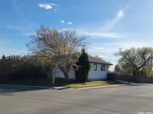 4812 post STREET, Macklin, SK S0L 2C0