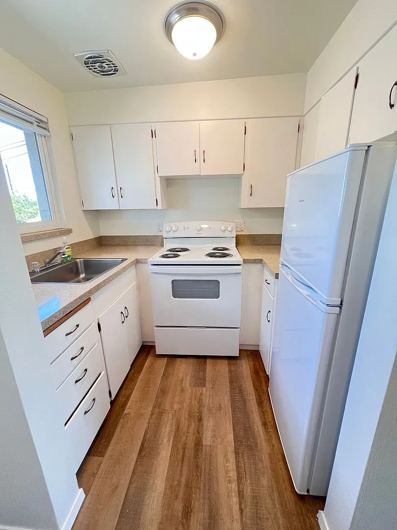 624 E Nelson Road — Photo 3