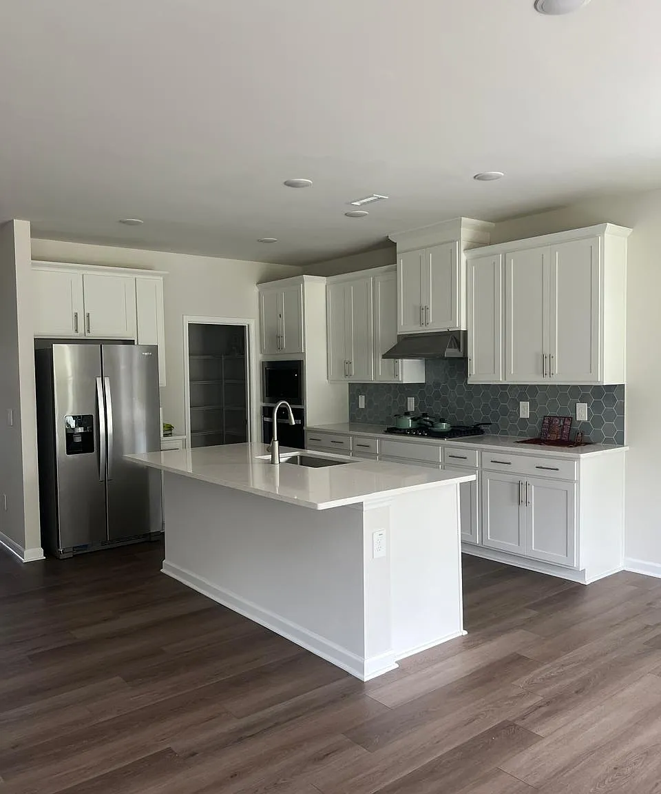 5 bed, 2937 sqft, $2,795 — Photo 3