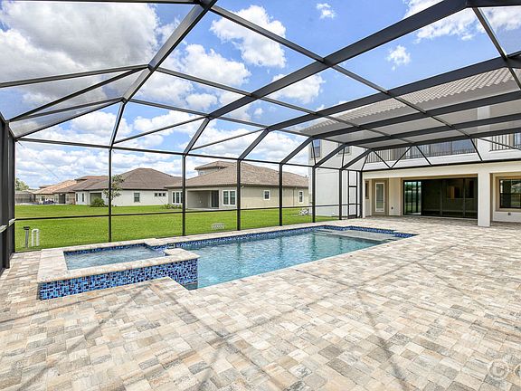 4th image of 10550 Meadowrun Dr