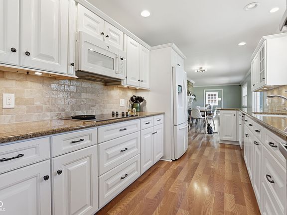 4th image of 6338 Colebrook Dr