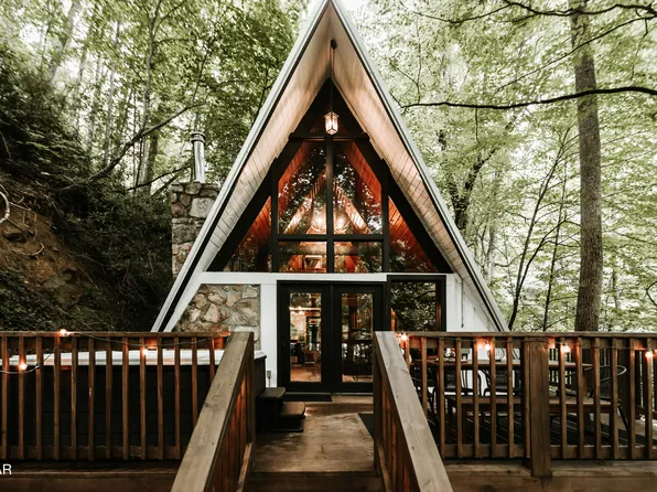 1155 Ski Mountain Rd, Gatlinburg, TN 37738