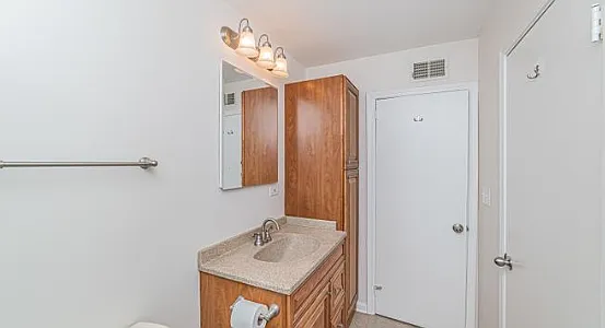 1417 N Wilke Rd — Photo 10