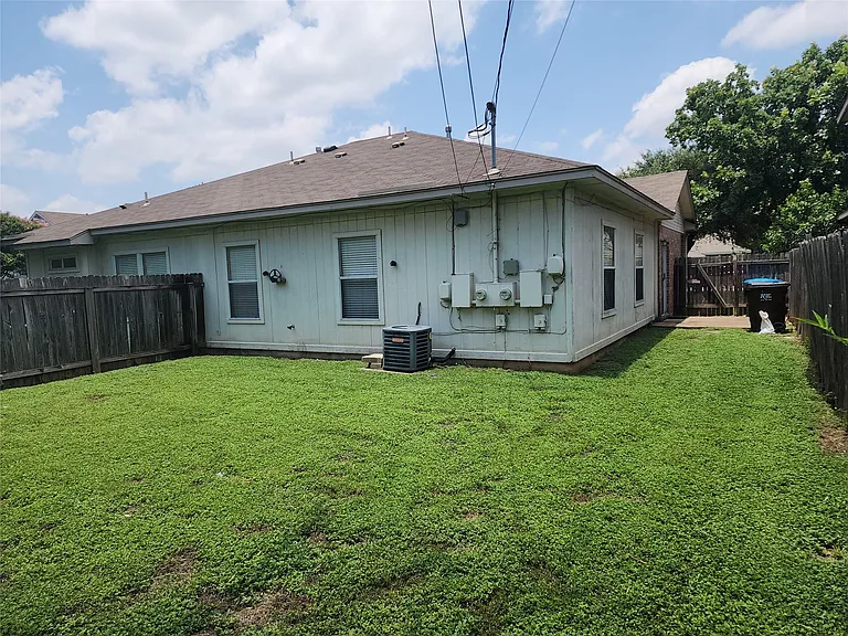503 Gregory Ct — Photo 37