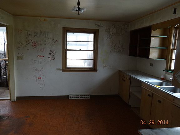 4th image of 236 Oak Ave