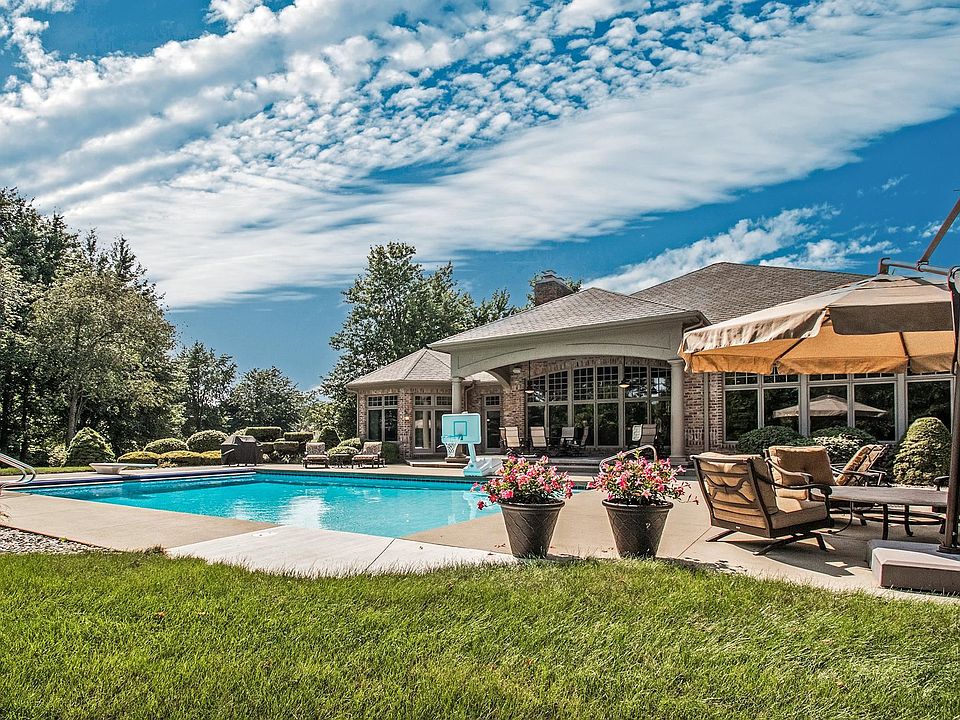 208 S Indiana Ave, Wakarusa, IN 46573 MLS 202332985 Zillow