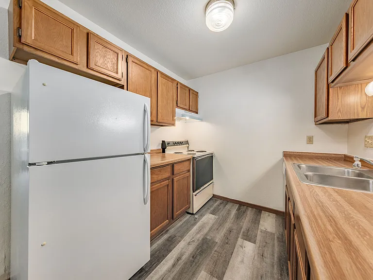Parkway West Apartment Homes — Photo 24