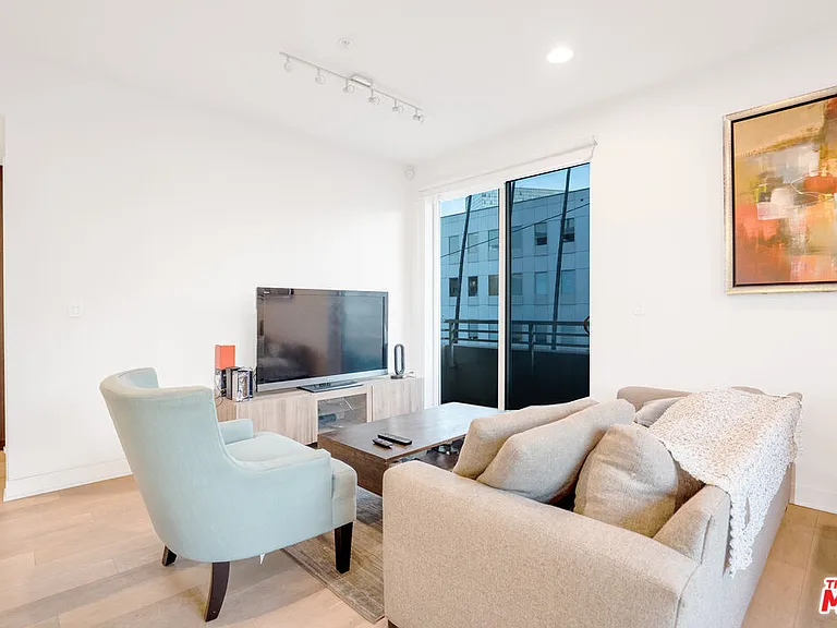 436 S Virgil Ave #312 — Photo 6
