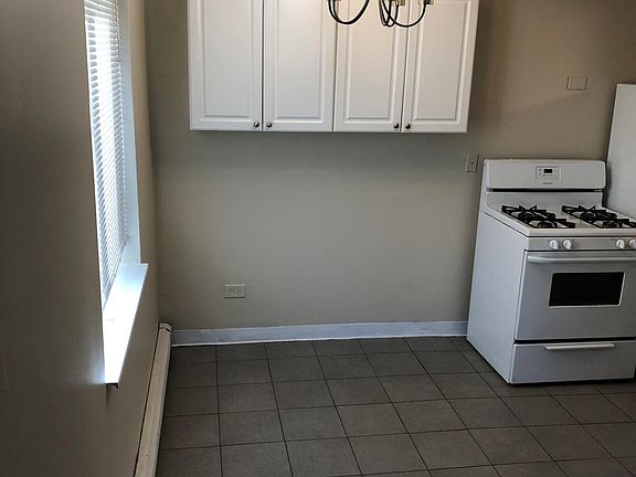 4th image of 325 W Hawthorne Cir #1