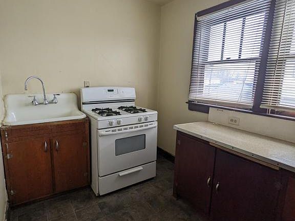 5th image of 122 W Markland Ave APT 3