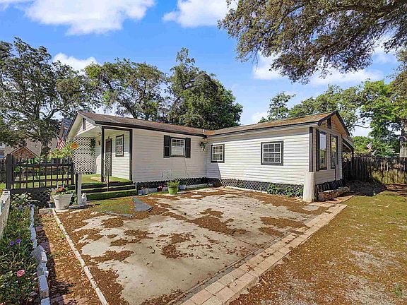 5th image of 3205 Barrancas Ave