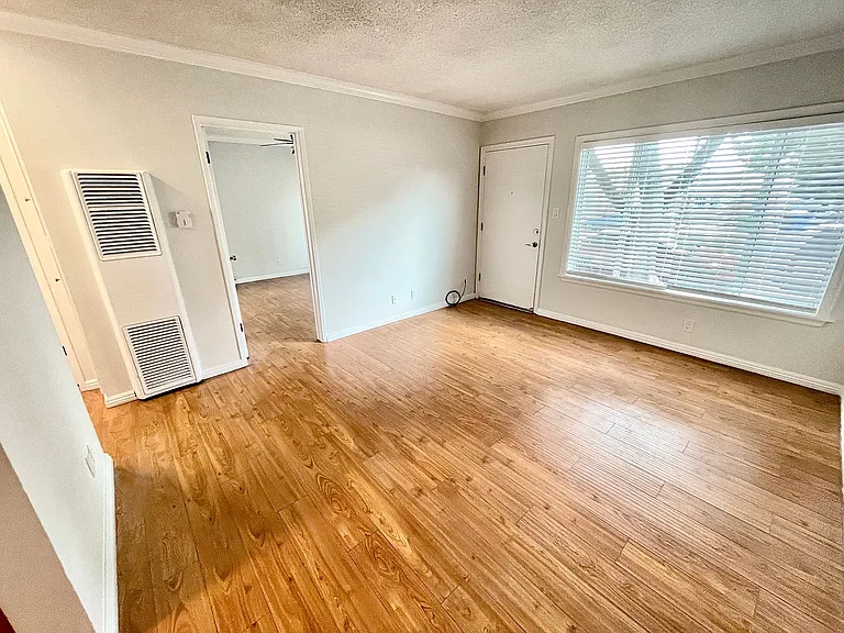 4232 Lindblade Dr — Photo 8