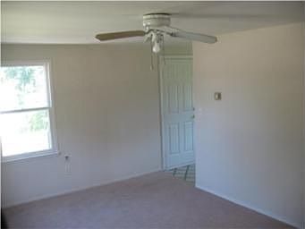 3rd image of 4933 Edgehill Dr