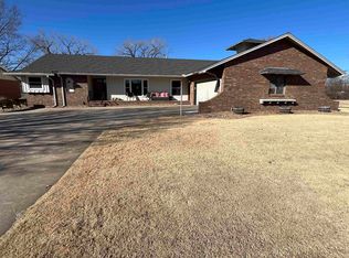 307 Willow Rd, Hillsboro, KS 67063