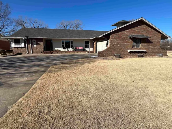 307 Willow Rd, Hillsboro, KS 67063