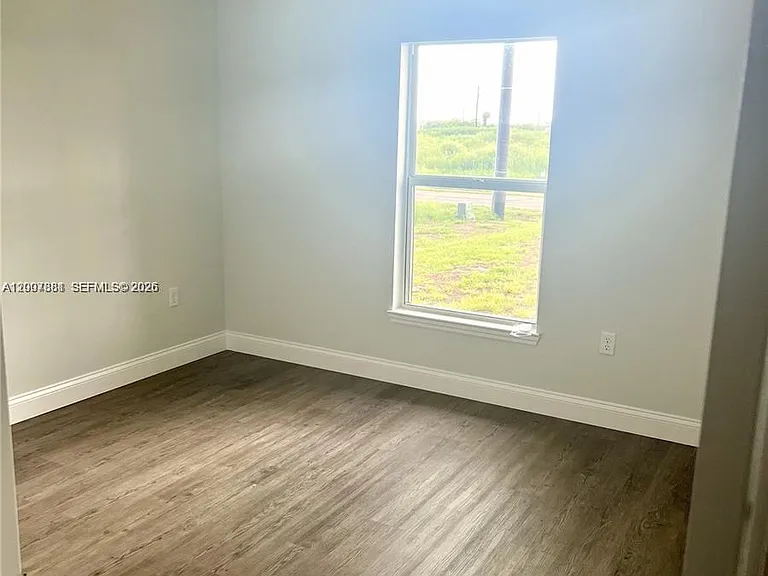 634 Royce Rd — Photo 13