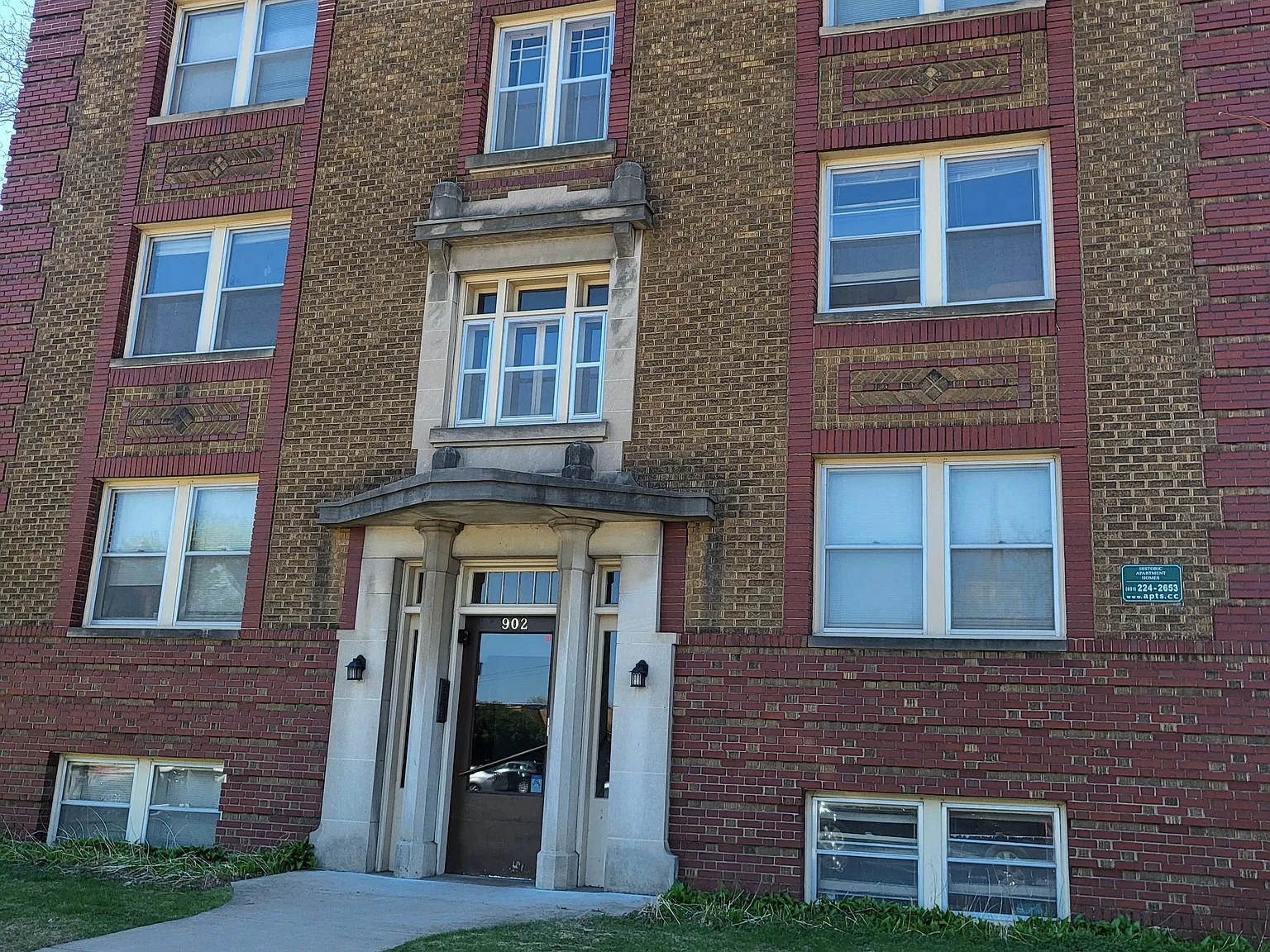 Studio, 300 sqft, $885 — Photo 1