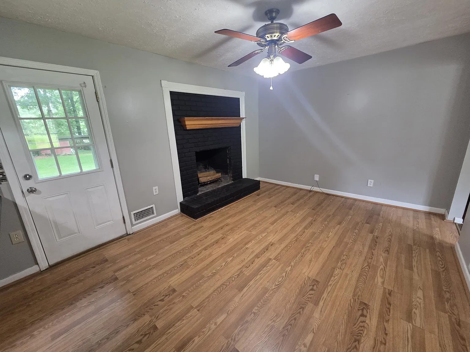 3 bed, 1525 sqft, $1,990 — Photo 4