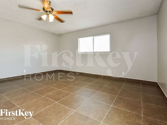 3rd image of 921 Palmhurst Dr