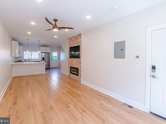2nd image of 1520 N Mascher St Unit 1