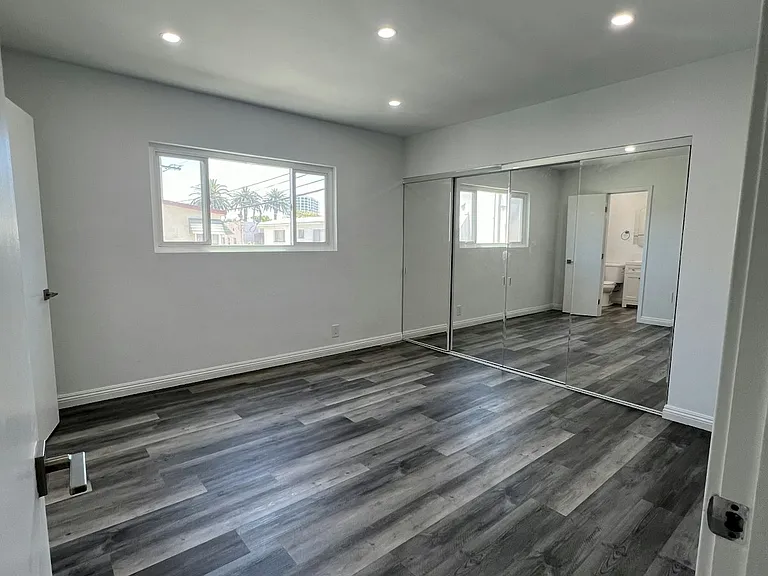 1030 E 2nd St #12 — Photo 16
