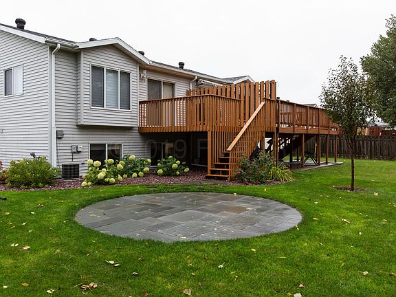 4th image of 1526 Suntree Dr