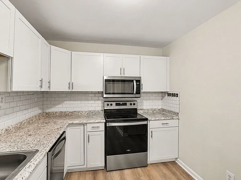 319 Brock Sq — Photo 9