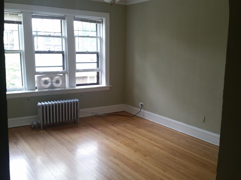 2nd image of 807 Fillmore St APT 2