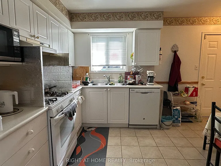 59 Pennybrook Cres #4 — Photo 4