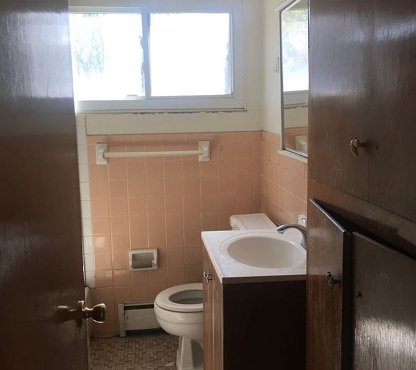 2nd image of 317 15th Ave NE APT 5