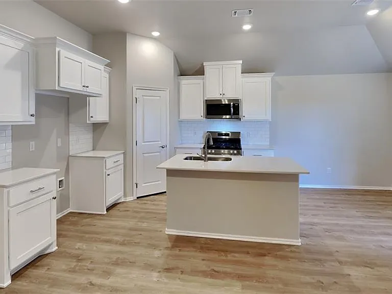 12716 Elba Dr — Photo 6