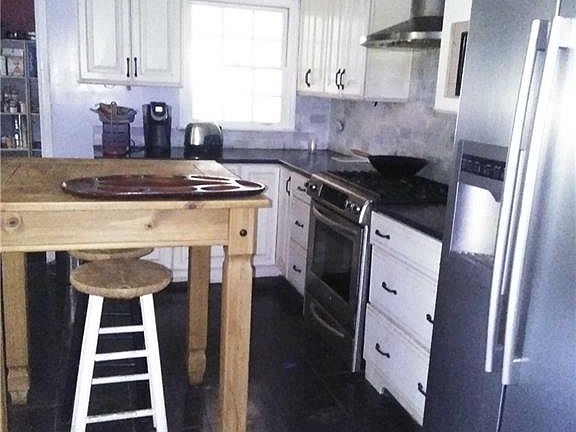 3rd image of 3925 Parkcrest Dr