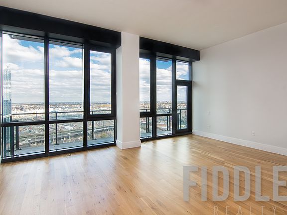 4th image of 4441 Purves St #2303