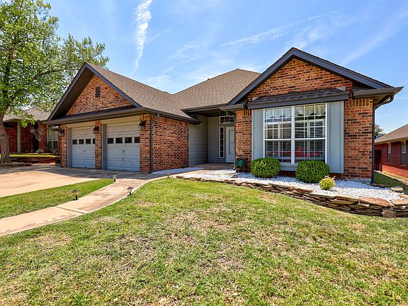 3rd image of 2104 Del Simmons Dr