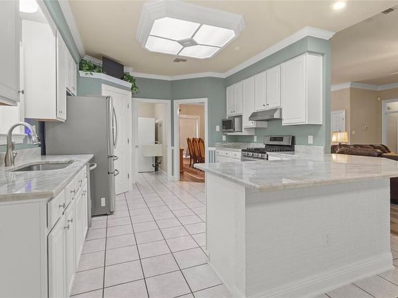 4th image of 7953 Barataria Blvd
