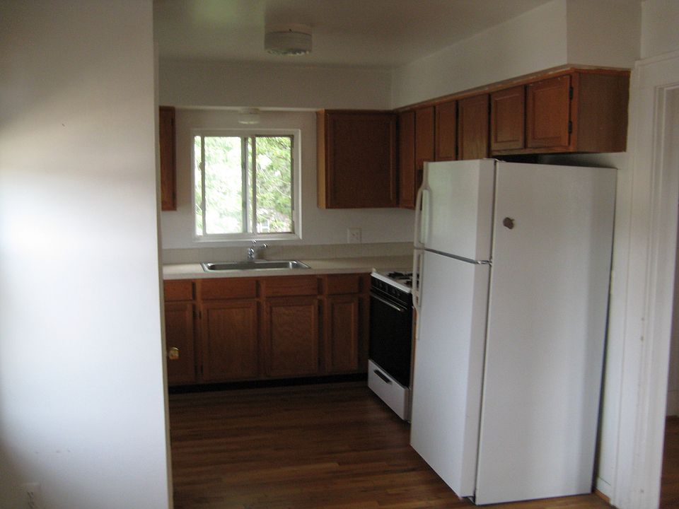 Kitchen, the eating area is not in this photo.