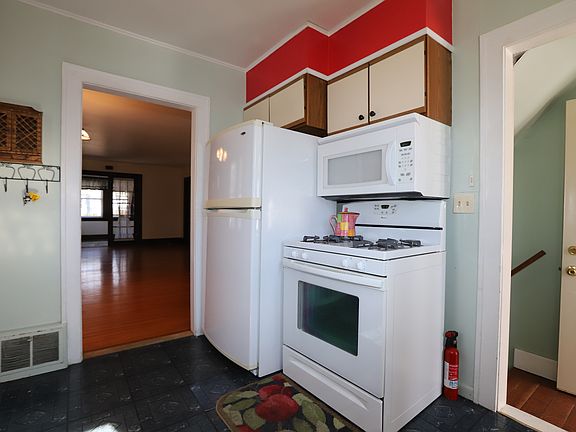 5th image of 216 E Donovan Ave