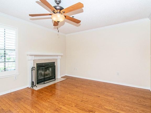 4th image of 1000 W Horatio St APT 121