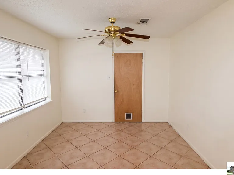 703 Traci Dr — Photo 2