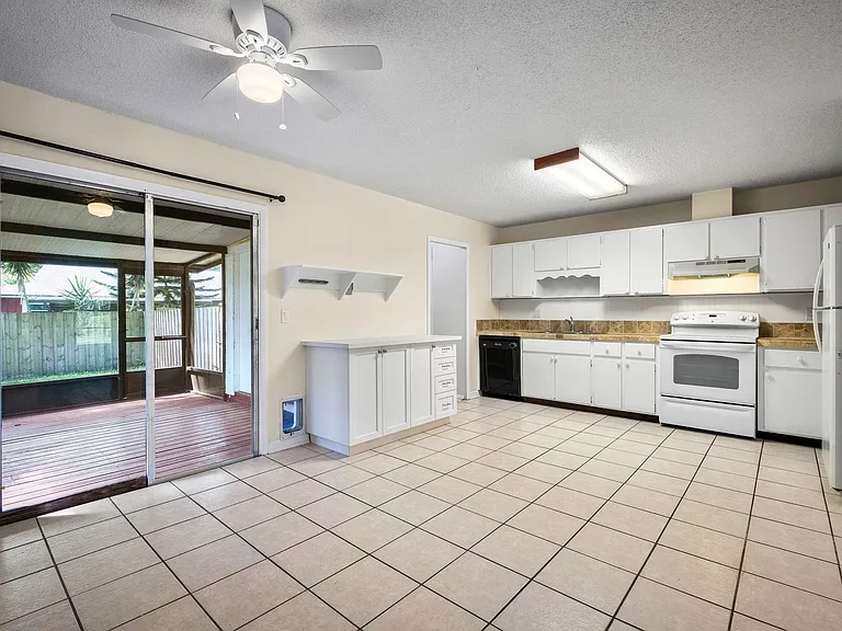 1016 Assisi Ln — Photo 17