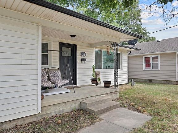 3rd image of 210 Goode Ave
