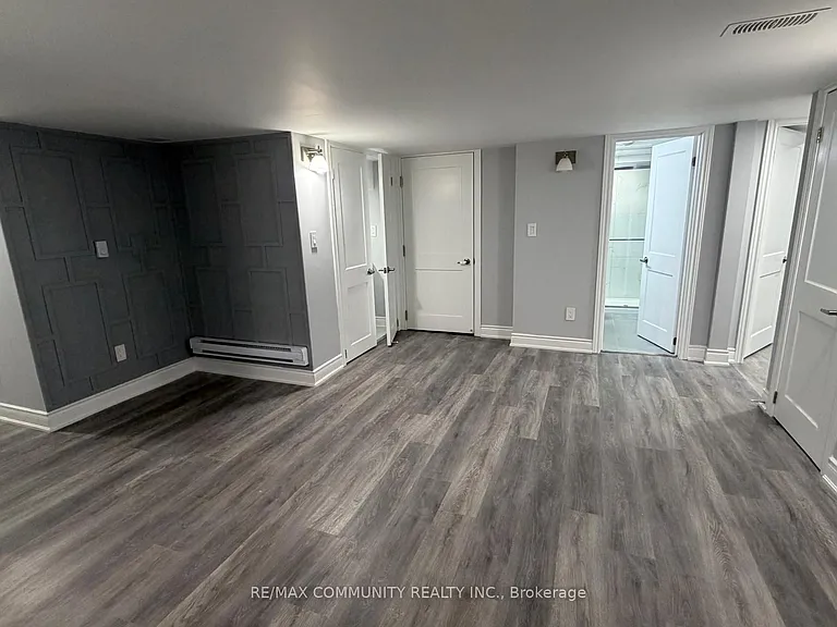 224 Fleetwood Dr #BASEMENT — Photo 14