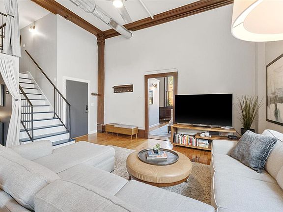 4th image of 4242 Laclede Ave APT 111