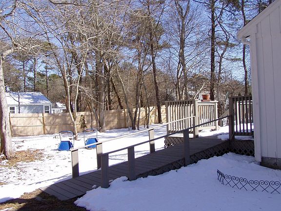 Deck w/handicap ramp & back yard