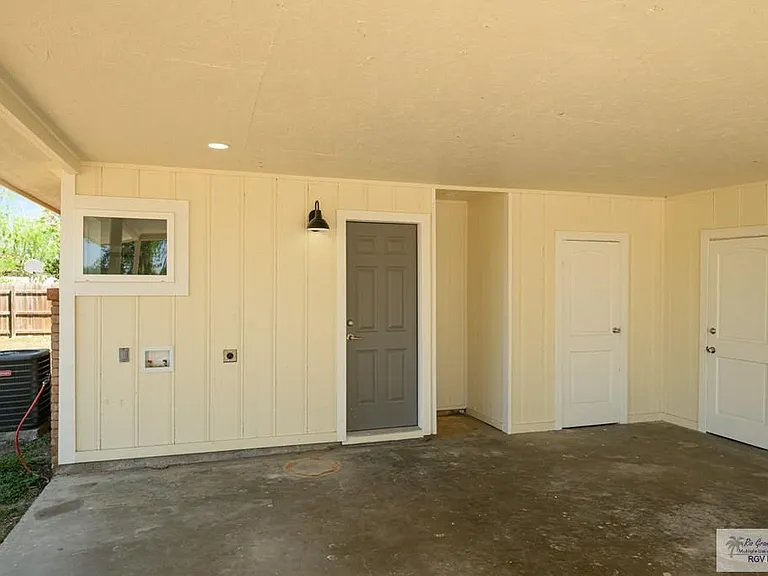 1821 Warren St — Photo 29