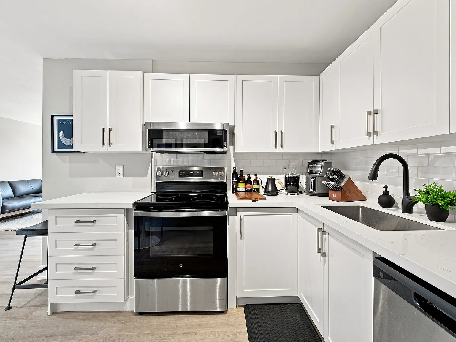 Canterbury Apartments — Photo 2
